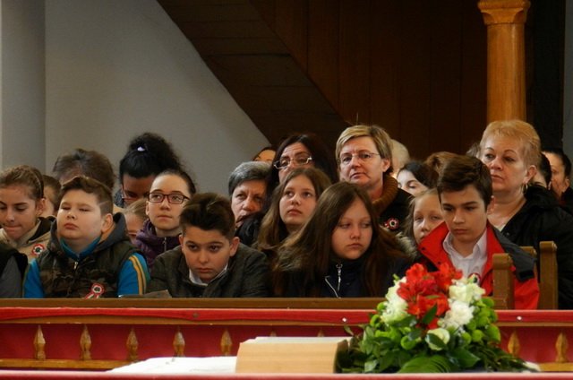 2017. március 15. 04